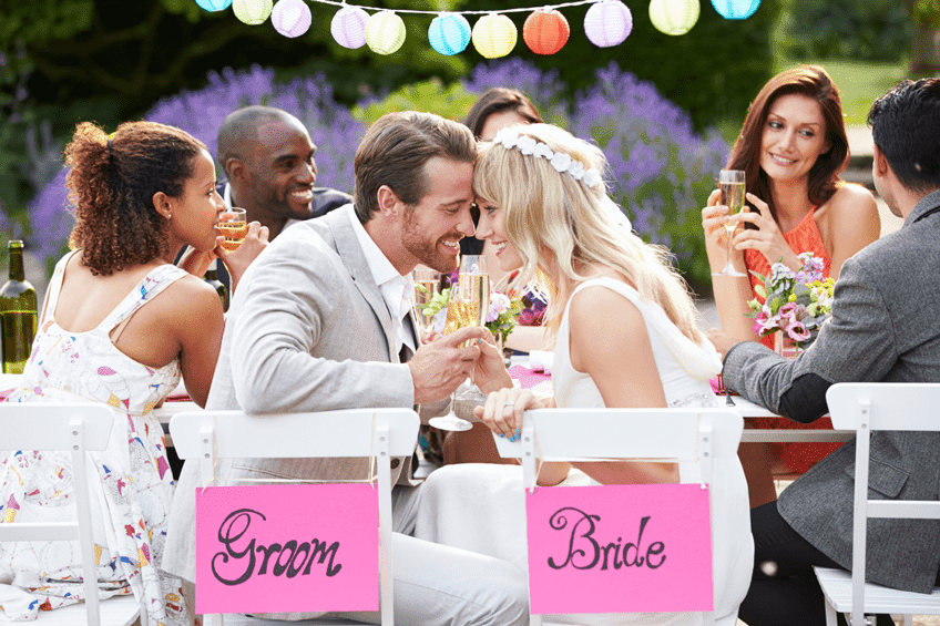 Ein lockerer Polterabend ist perfekt für alle Brautpaare, die gemeinsam Feiern möchten