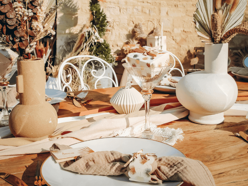Freiheitsliebende Tischdekoration mit Trockengräsern für die Boho-Hochzeit © Nicolas Broquedis 