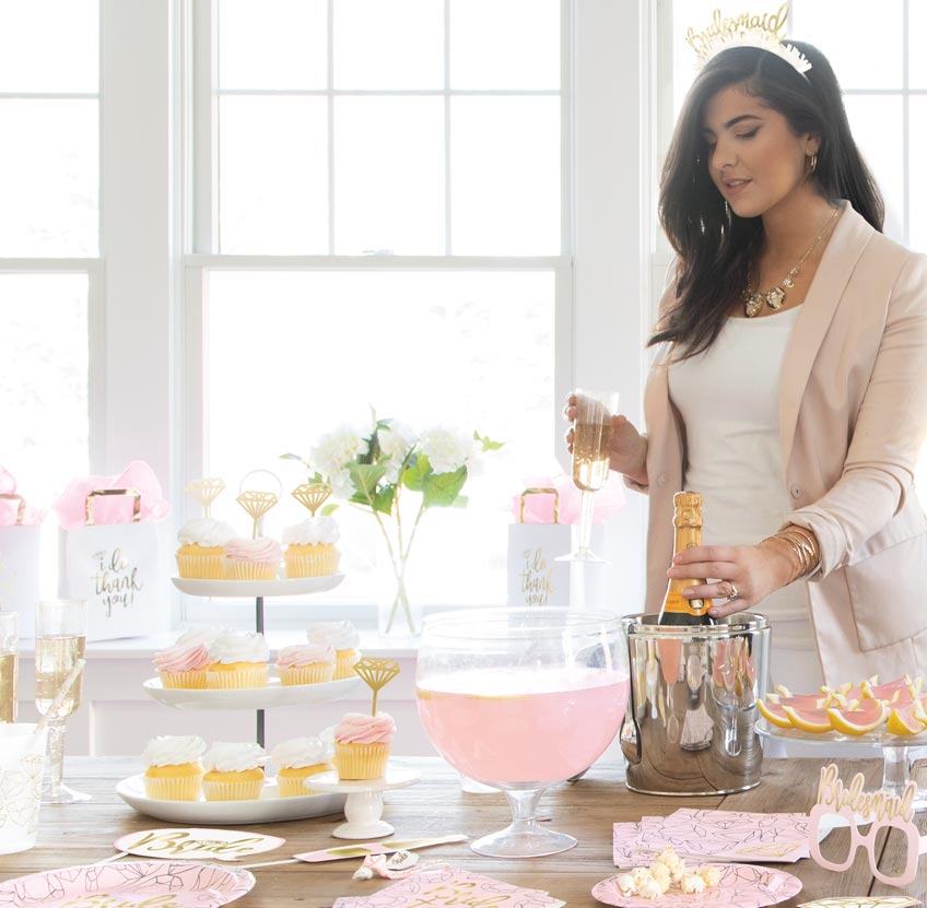 Mach einen schicken Bridal Brunch mit Deko in Pastell und Diamanten-Motiven