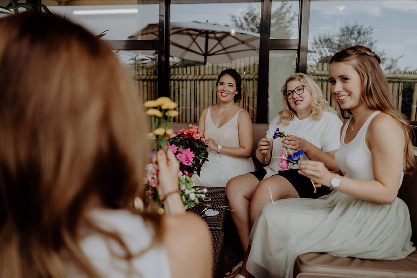 Toller "flower crown" Workshop bei der Brautparty 2018 (c) christineladehofffotografie