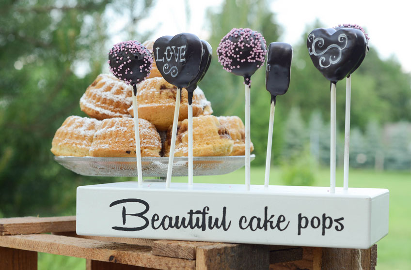 Cake Pops sind die perfekten Süßigkeiten für Groß und Klein auf der Hochzeit