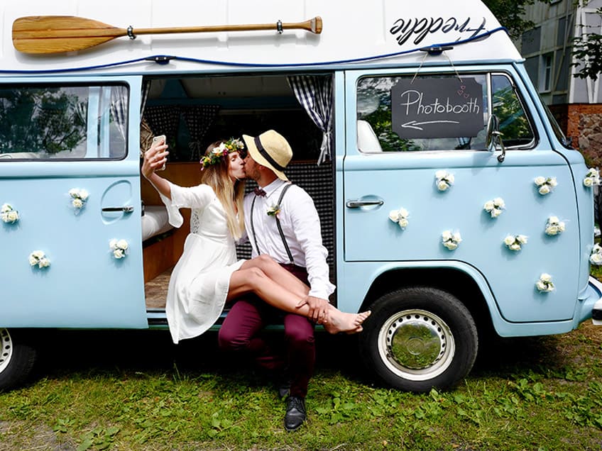 Auto als Photobooth zur Hochzeit - Improvisiere und spare Geld