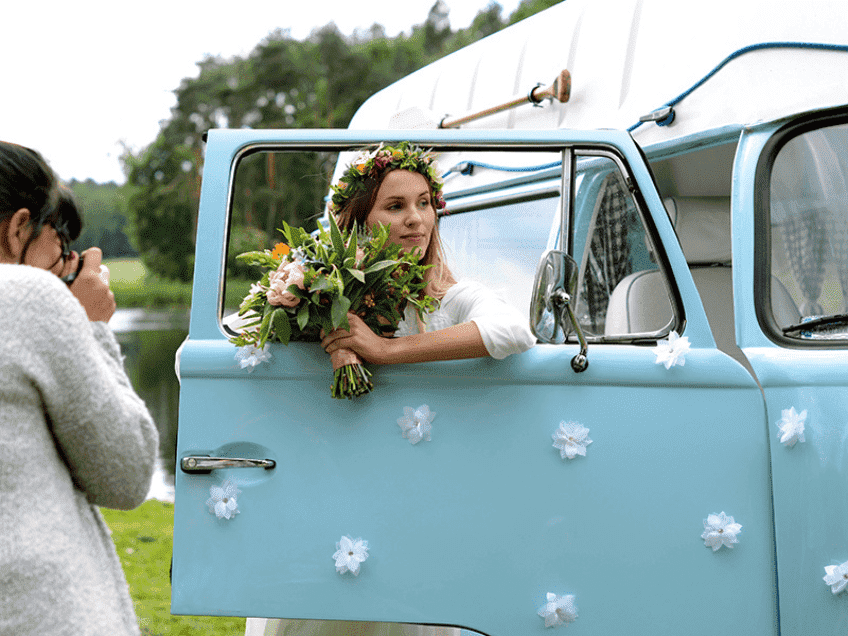 Selbstklebende Blumen und mehr - in unserem Shop findest du wunderschönen Autoschmuck für die Hochzeit