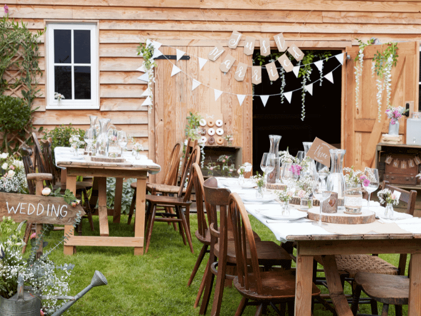 Für die Hochzeit gibt es viele Deko-Möglichkeiten für Tische, Räume und mehr
