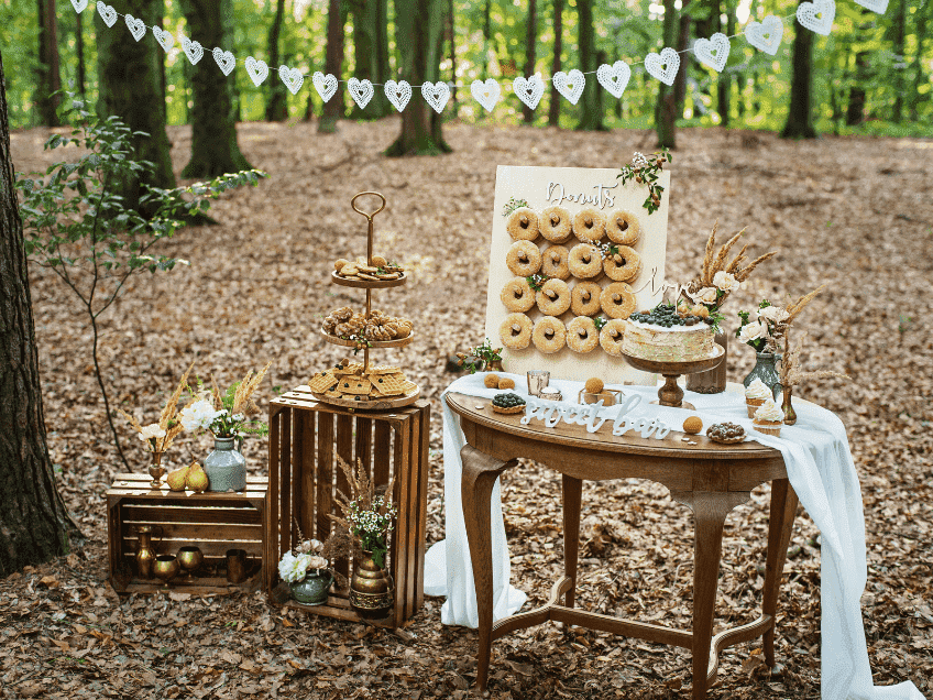 Sweet Table, Candy Bar oder eine Sweet Bar als Mischung für die Hochzeit? Hauptsache schön dekoriert und lecker!