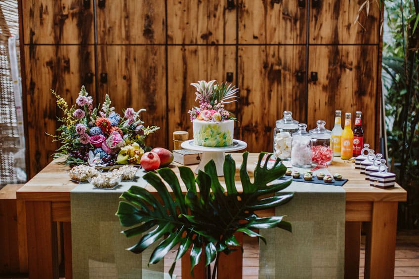 Sommerlicher Sweet Table für deine tropische Brautparty