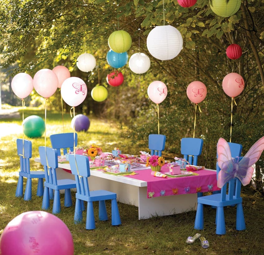 An diesem Tisch macht den kleinen Gästen das Hochzeit feiern besonders viel Spaß