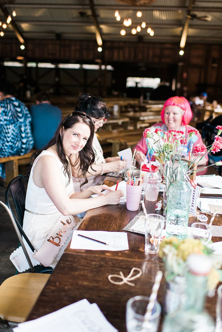 Ein paar Spiele zu Beginn der Bridal Shower bringen die Mädels in Schwung. Dabei wird Flüssigkeit getankt und noch eine Weile die Bequemlichkeit genossen