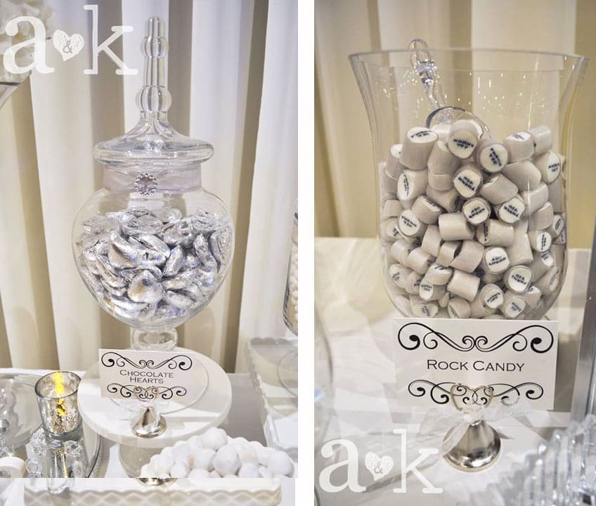 Silbern verpackte Schokoherzen und silbergraue Bonbons für die Silberhochzeit © a&k Lollybuffet
