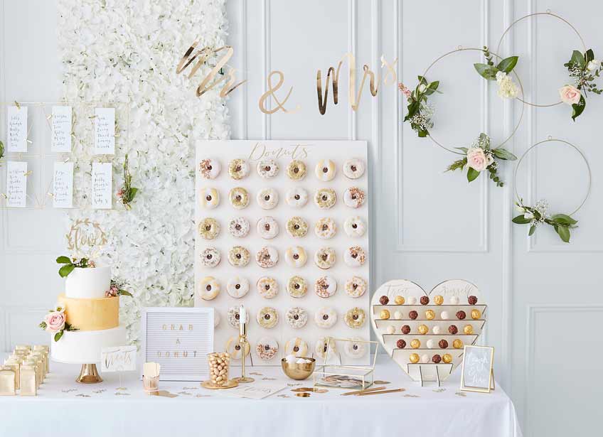 Ein garantierter Hingucker: die große Donut Wall für deine Hochzeit