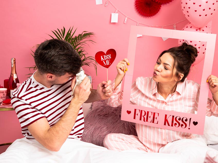 Die Valentinstags-Erinnerungsbilder schon auf dem Foto einrahmen - mit dem Fotorahmen für "Free Kisses" geht das :)
