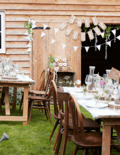 Für die Hochzeit gibt es viele Deko-Möglichkeiten für Tische, Räume und mehr