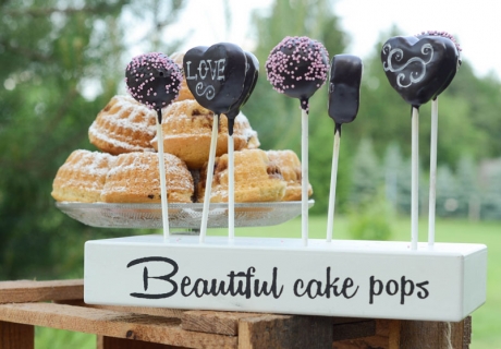 Cake Pops sind die perfekten Süßigkeiten für Groß und Klein auf der Hochzeit