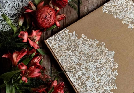 Ornamentvolles Gästebuch passend zur mystischen Moody Hochzeit