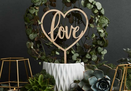 Romantische Deko aus Holz, Sukkulenten und Geo Design für deine Greenery Hochzeit