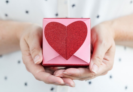 Schöne Herz-Geschenkbox zum Valentinstag - schenk mit Liebe!
