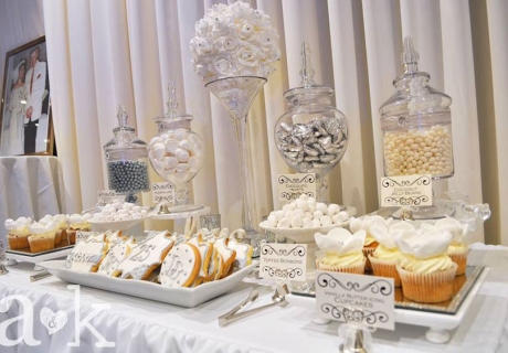 Bonbons und Kekse in Silber und Weiß zum 25. Jubiläum © a&k Lollybuffet