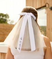Schleier mit weißer Schleife "Bride to be"